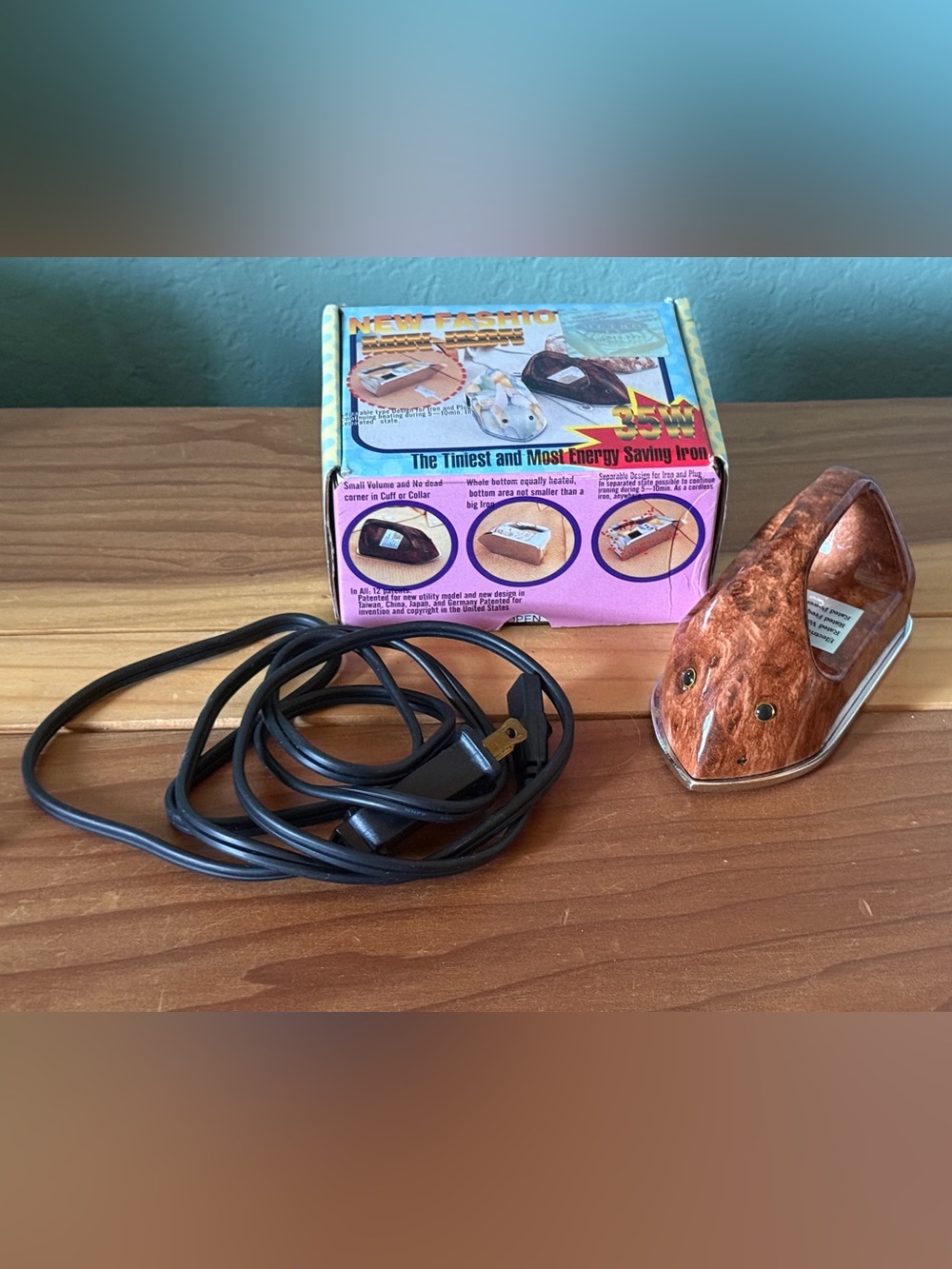 New Fashion Mini Iron TSL-127 Vintage Animal Face Design 4.5” Works NIB
